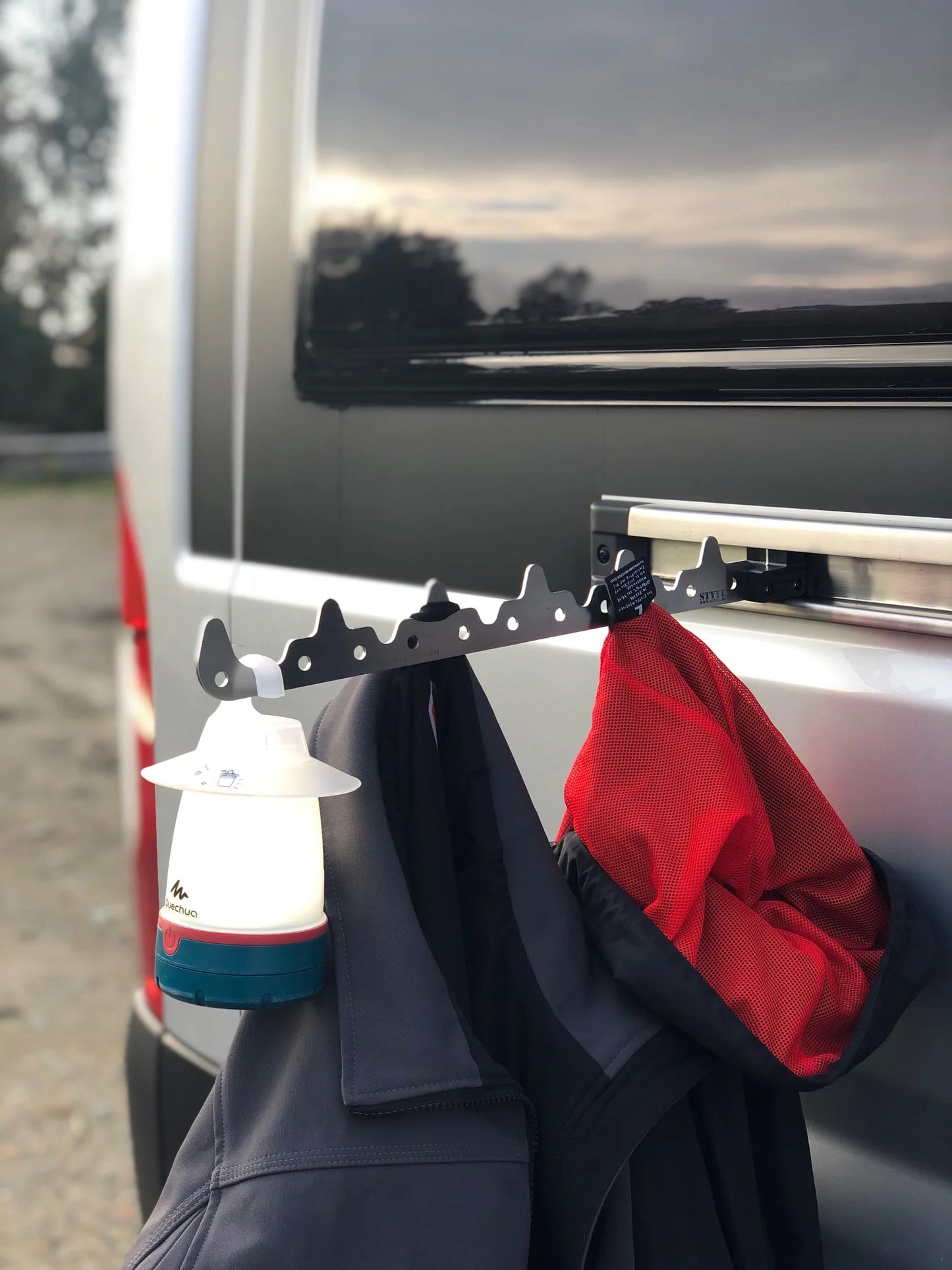 Kleiderhaken / Kleiderstange für die Führungsschiene der Schiebetür an Ducato, Jumper, Boxer, MAN TGE 3.180, MB Sprinter 907